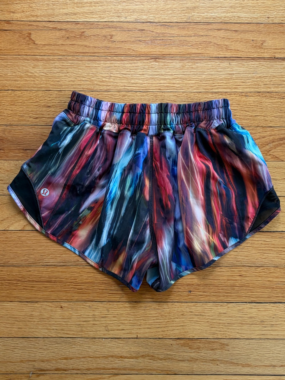 4. Size 4 LULULEMON Patterned Hotty Hot Shorts 2.5” Inseam